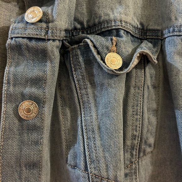 Cropped Denim Jacket - Picture 4 of 6